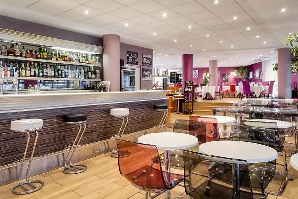 ****  Hotel Chateaubriand Paris France