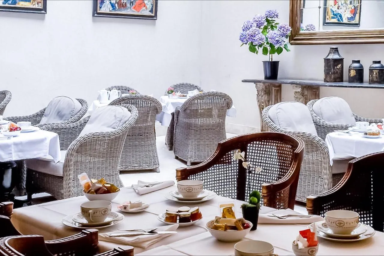Hotel Chateaubriand Paris