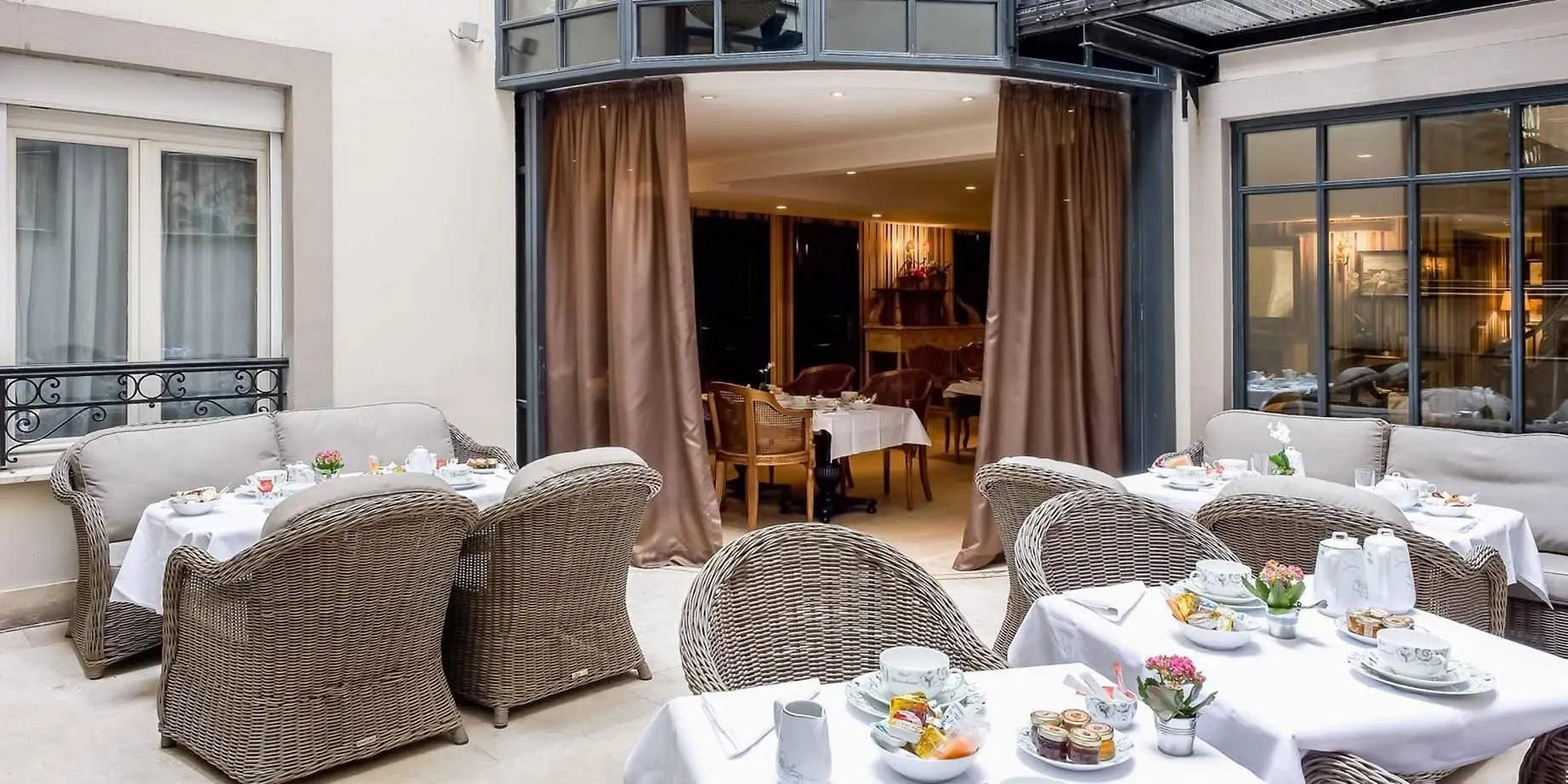Hotel Chateaubriand contacts