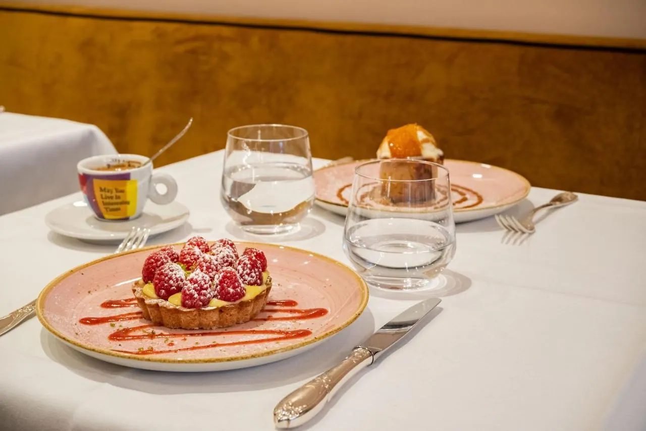 ****  Hotel Chateaubriand Paris Frankreich