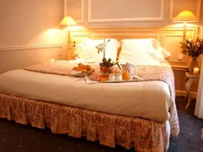 Hotel Chateaubriand Paris 4*,